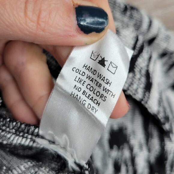 Dress Forum Fit and Flare Sleeveless Black White Dress Small - Picture 7 of 7